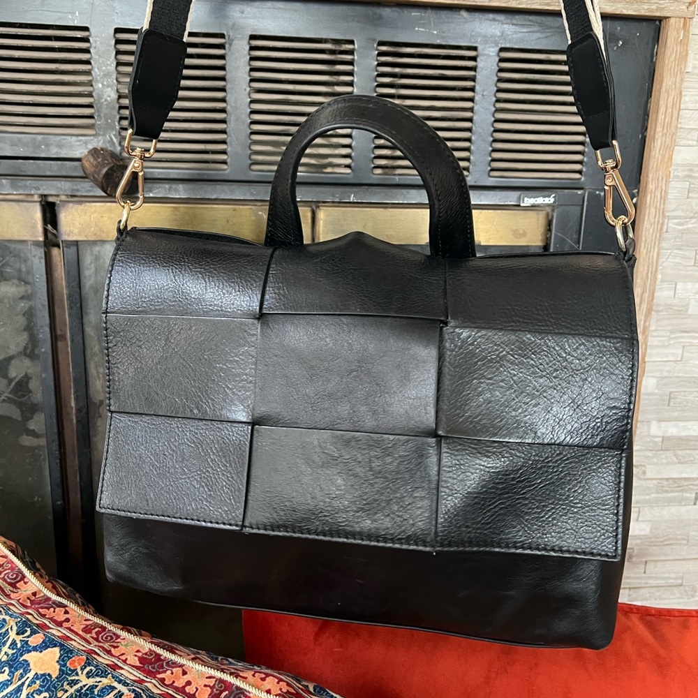 Chic Black Leather Crossbody Bag